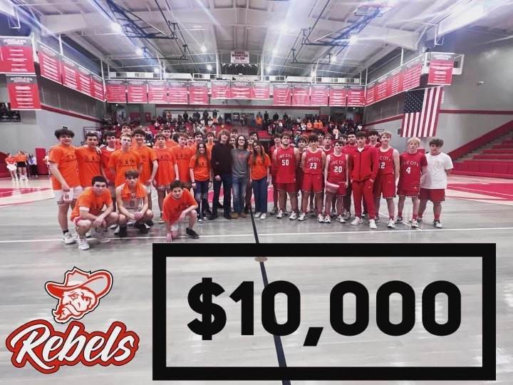 HHS students raise $10,000 for Cave City family
