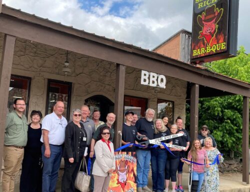 Blue ribbon welcome held for Smokin’ Rick’s BBQ